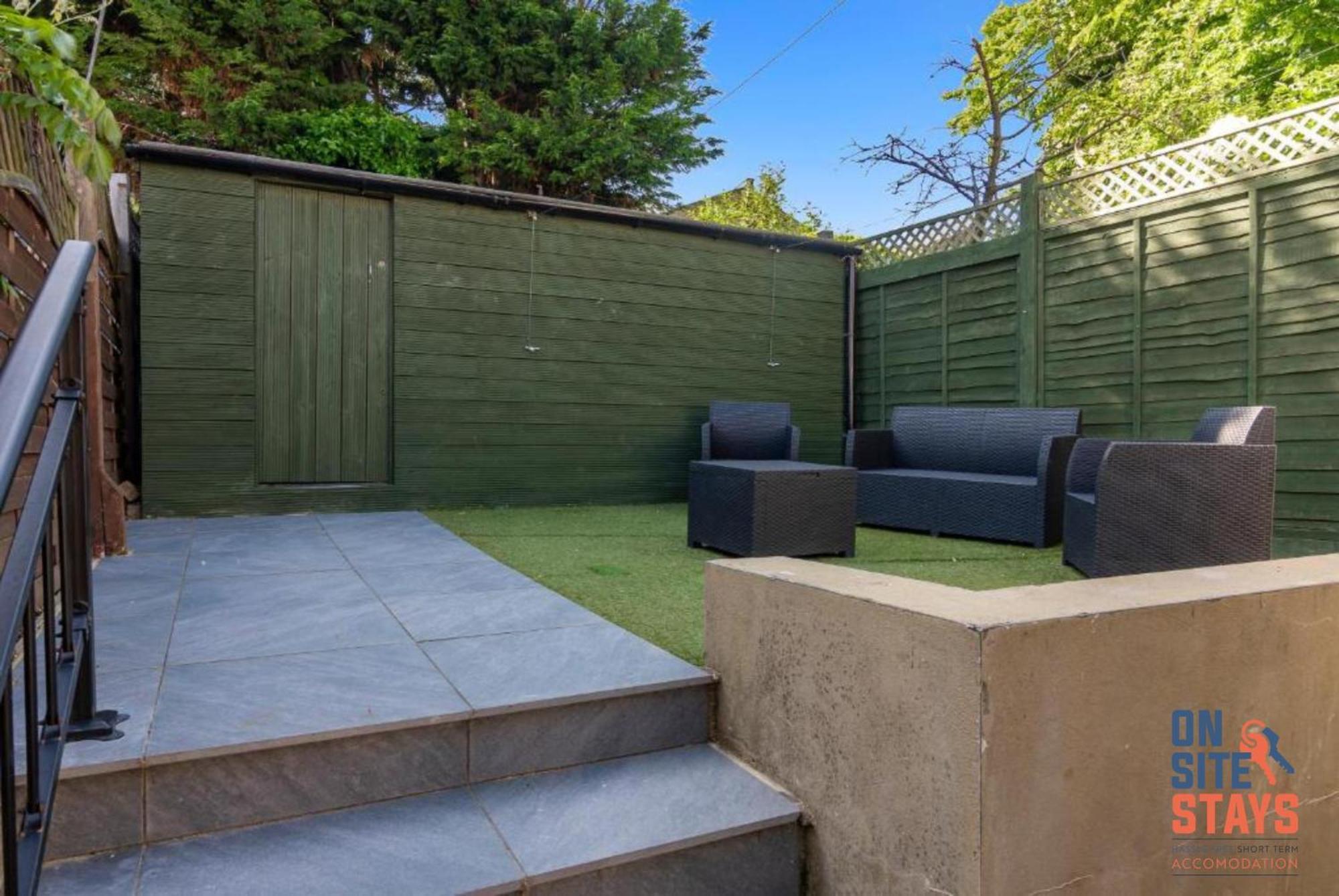 Onsitestays - Tranquil 2 Bedroom Apartment With Large Kitchen, Private Garden Near Wimbledon Station Лондон Екстериор снимка