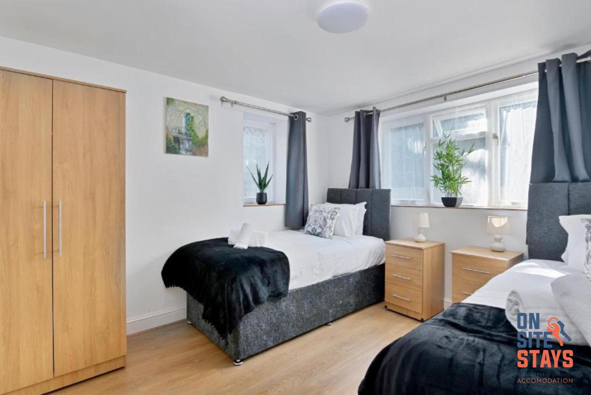 Onsitestays - Tranquil 2 Bedroom Apartment With Large Kitchen, Private Garden Near Wimbledon Station Лондон Екстериор снимка