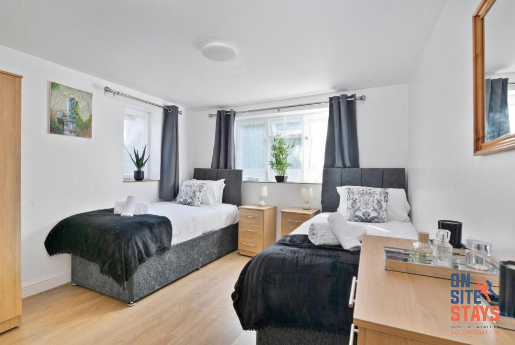 Onsitestays - Tranquil 2 Bedroom Apartment With Large Kitchen, Private Garden Near Wimbledon Station Лондон Екстериор снимка