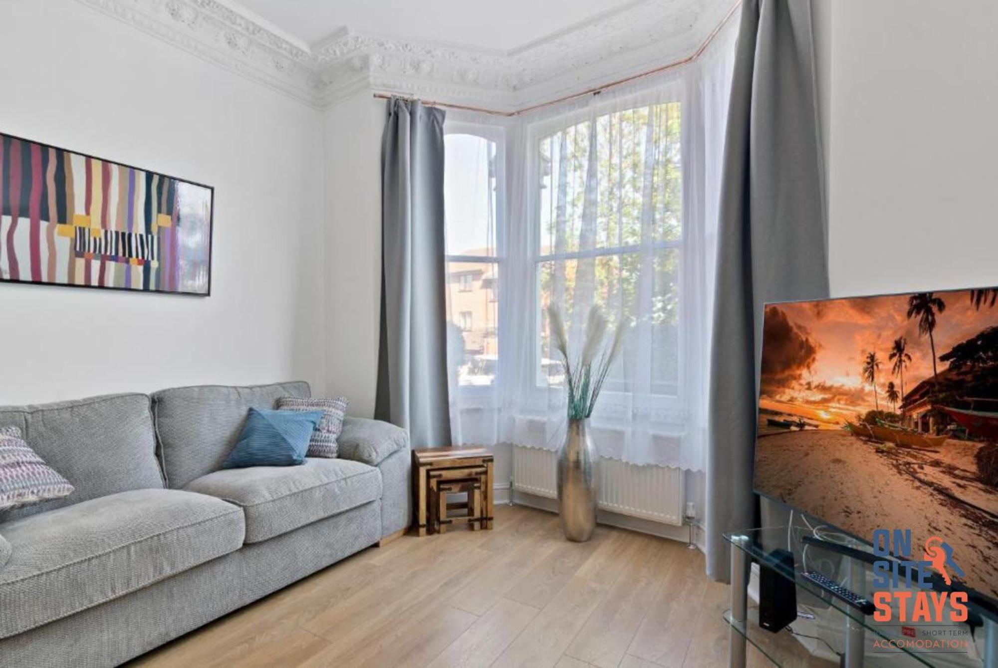 Onsitestays - Tranquil 2 Bedroom Apartment With Large Kitchen, Private Garden Near Wimbledon Station Лондон Екстериор снимка